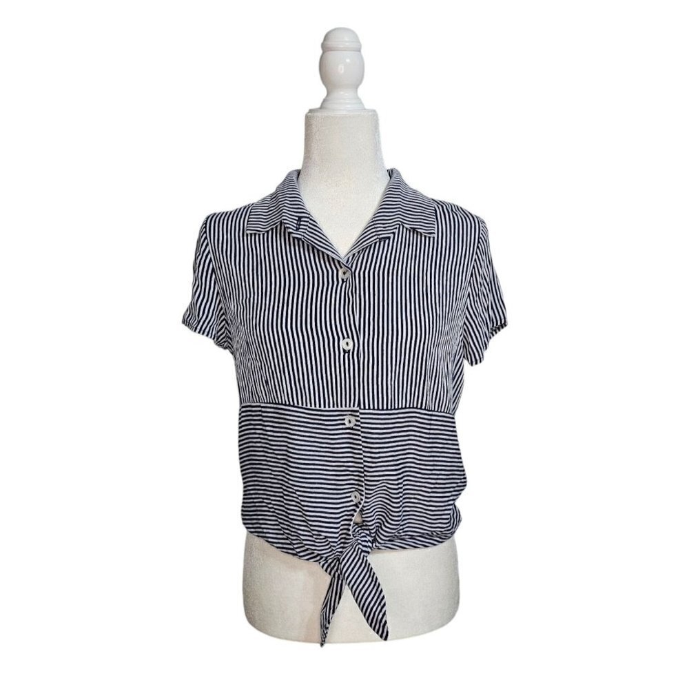 NLT costal blue & white stripes front tie button down top wears like a S